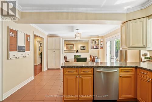 25 Grand Forest Drive, Barrie, ON - Indoor Photo Showing Kitchen