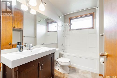 3750 Strathcona Avenue, Furdale, SK - Indoor Photo Showing Bathroom