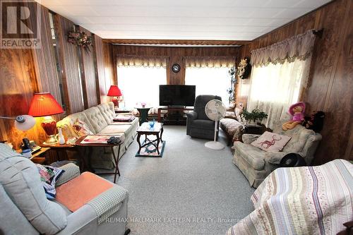 68 Methuen Street, Havelock-Belmont-Methuen, ON - Indoor Photo Showing Living Room