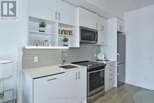 1212 - 128 Fairview Mall Drive, Toronto, ON - Indoor Photo Showing Kitchen With Upgraded Kitchen