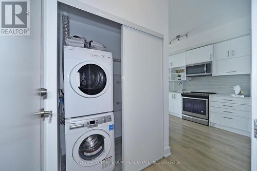 1212 - 128 Fairview Mall Drive, Toronto, ON - Indoor Photo Showing Laundry Room