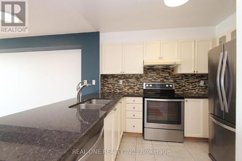 1109 - 188 Doris Avenue, Toronto, ON - Indoor Photo Showing Kitchen With Double Sink With Upgraded Kitchen