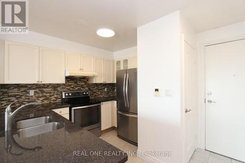 1109 - 188 Doris Avenue, Toronto, ON - Indoor Photo Showing Kitchen With Double Sink With Upgraded Kitchen