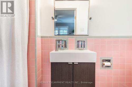 702 King Road, Burlington, ON - Indoor Photo Showing Bathroom