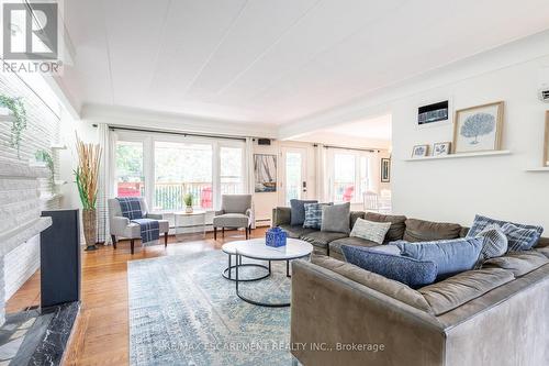 702 King Road, Burlington, ON - Indoor Photo Showing Living Room