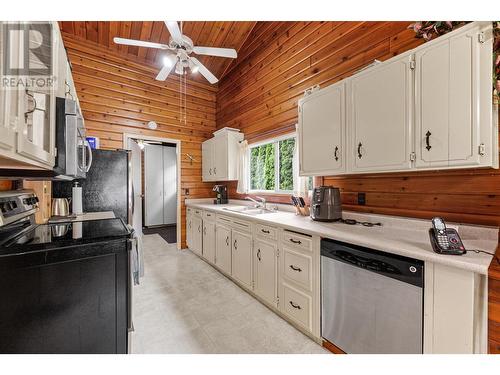 133 Snowsell Street, Kelowna, BC - Indoor Photo Showing Kitchen With Double Sink