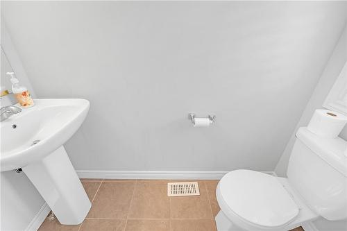 33 Charleswood Crescent, Hamilton, ON - Indoor Photo Showing Bathroom