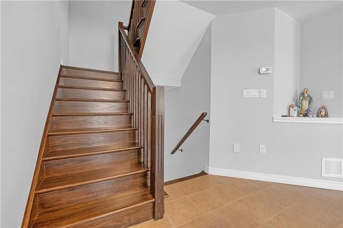 33 Charleswood Crescent, Hamilton, ON - Indoor Photo Showing Other Room