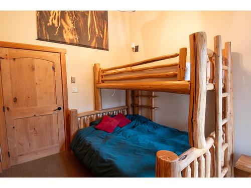 6 - 1595 Whitetooth Trail, Golden, BC - Indoor Photo Showing Bedroom