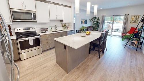 2102 - 410 5Th Avenue S, Golden, BC - Indoor Photo Showing Kitchen With Upgraded Kitchen