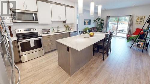 410 5Th  S Avenue Unit# 2102, Golden, BC - Indoor Photo Showing Kitchen With Upgraded Kitchen