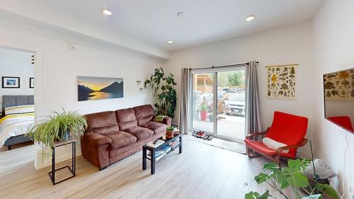 2102 - 410 5Th Avenue S, Golden, BC - Indoor Photo Showing Living Room