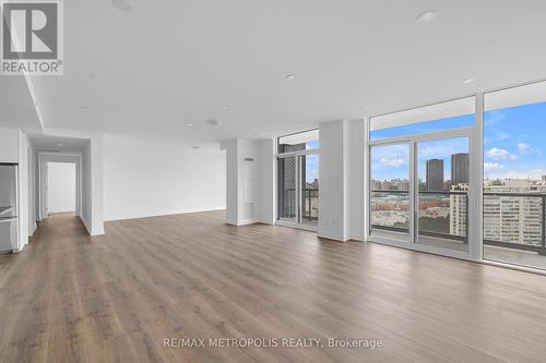 1602E - 20 Gatineau Drive, Vaughan (Beverley Glen), ON - Indoor Photo Showing Living Room