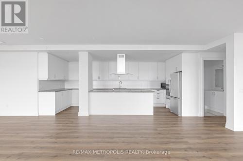 1602E - 20 Gatineau Drive, Vaughan (Beverley Glen), ON - Indoor Photo Showing Kitchen