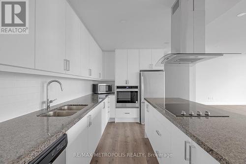 1602E - 20 Gatineau Drive, Vaughan (Beverley Glen), ON - Indoor Photo Showing Kitchen With Stainless Steel Kitchen With Double Sink With Upgraded Kitchen