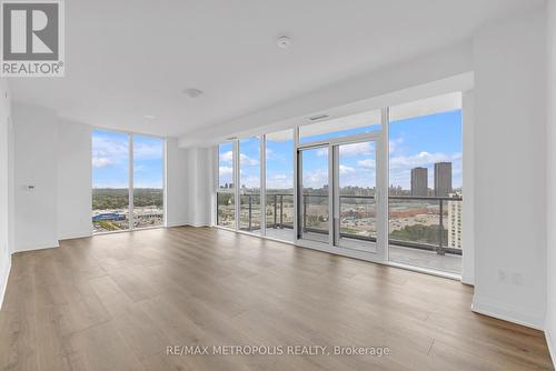 1602E - 20 Gatineau Drive, Vaughan (Beverley Glen), ON - Indoor Photo Showing Living Room