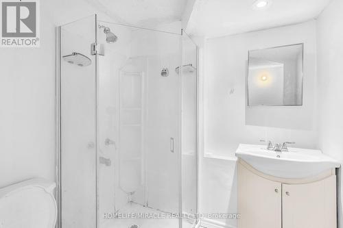 14 Greenbush Court, Brampton, ON - Indoor Photo Showing Bathroom