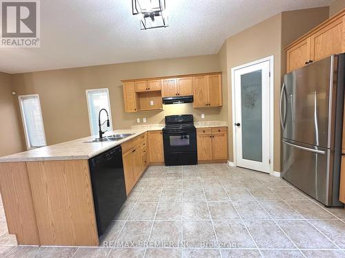 98 Shephard Avenue, New Tecumseth, ON - Indoor Photo Showing Kitchen With Double Sink
