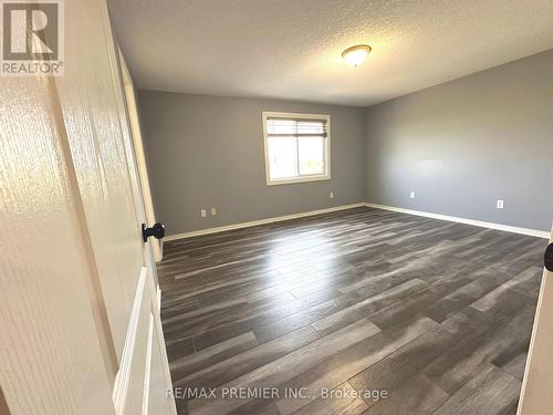 98 Shephard Avenue, New Tecumseth, ON - Indoor Photo Showing Other Room