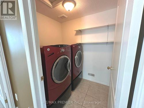 98 Shephard Avenue, New Tecumseth, ON - Indoor Photo Showing Laundry Room