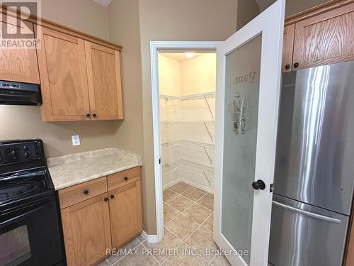 98 Shephard Avenue, New Tecumseth, ON - Indoor Photo Showing Kitchen