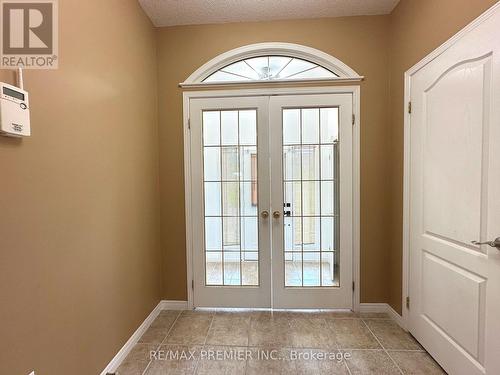 98 Shephard Avenue, New Tecumseth, ON - Indoor Photo Showing Other Room