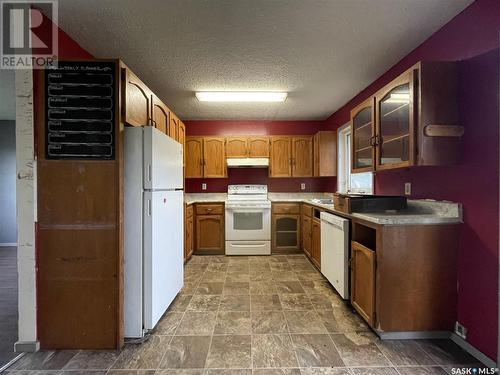 303 8Th Avenue E, Meadow Lake, SK - Indoor Photo Showing Kitchen