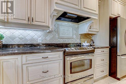 1990 Pelkey Road, London, ON - Indoor Photo Showing Kitchen