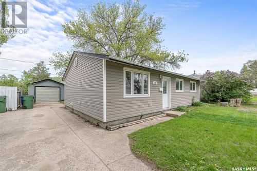 1147 Duffield Crescent, Moose Jaw, SK - Outdoor With Exterior