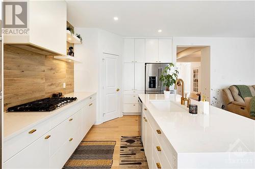 838 Sendero Way, Ottawa, ON - Indoor Photo Showing Kitchen With Upgraded Kitchen