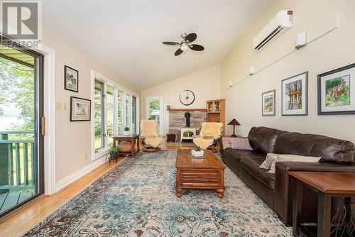 581 Rocky Point Lane, Deep River, ON - Indoor Photo Showing Living Room