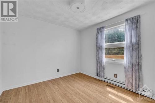 2nd bedroom - 374 Dieppe Street, Ottawa, ON - Indoor Photo Showing Other Room