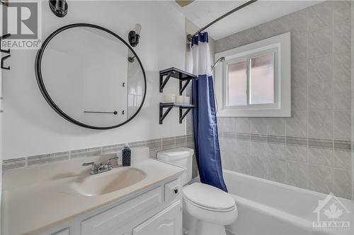 374 Dieppe Street, Ottawa, ON - Indoor Photo Showing Bathroom