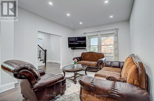 144 Albert Street, Oshawa, ON - Indoor Photo Showing Living Room