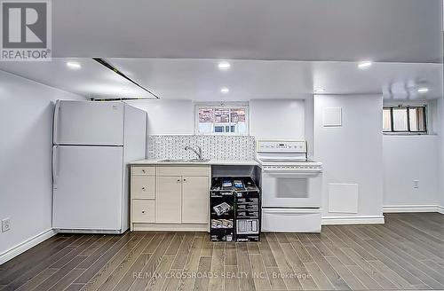 144 Albert Street, Oshawa, ON - Indoor Photo Showing Kitchen