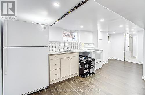 144 Albert Street, Oshawa, ON - Indoor Photo Showing Kitchen