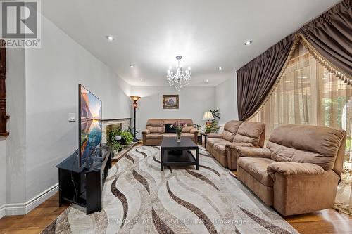 10 Rosswood Crescent, Toronto, ON - Indoor Photo Showing Other Room