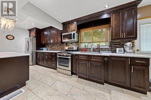10 Rosswood Crescent, Toronto, ON - Indoor Photo Showing Kitchen With Upgraded Kitchen