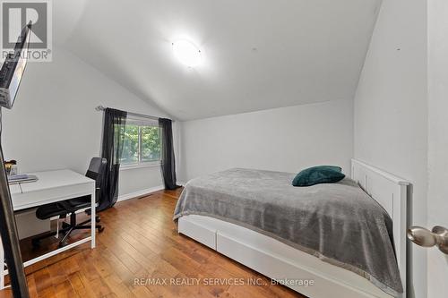 10 Rosswood Crescent, Toronto, ON - Indoor Photo Showing Bedroom