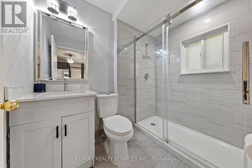 10 Rosswood Crescent, Toronto, ON - Indoor Photo Showing Bathroom