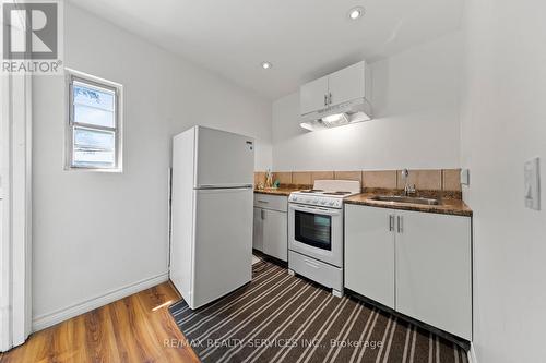 10 Rosswood Crescent, Toronto, ON - Indoor Photo Showing Kitchen
