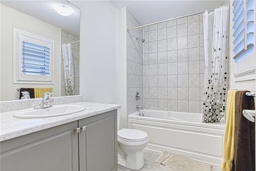 20 Lise Lane, Caledonia, ON - Indoor Photo Showing Bathroom