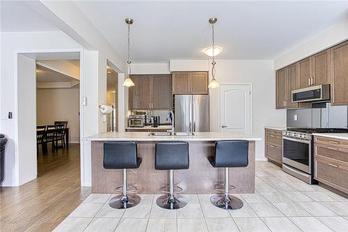 20 Lise Lane, Caledonia, ON - Indoor Photo Showing Kitchen With Upgraded Kitchen