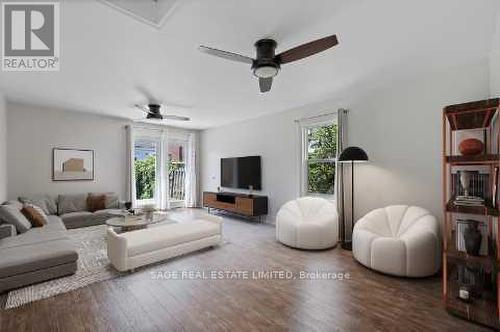 52 Dalkeith Avenue, Hamilton, ON - Indoor Photo Showing Living Room