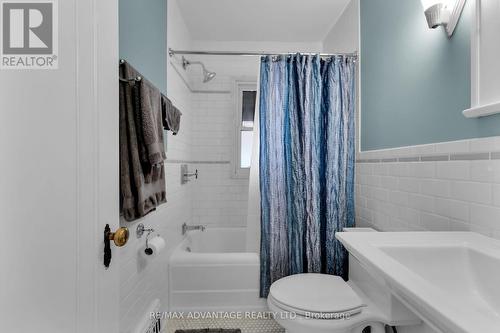 11 Chalmers Street, London, ON - Indoor Photo Showing Bathroom