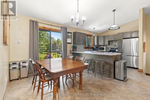 47 Andrew Court, Kawartha Lakes, ON - Indoor Photo Showing Dining Room