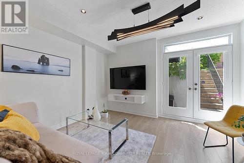 224 Wiltshire Avenue, Toronto, ON - Indoor Photo Showing Living Room