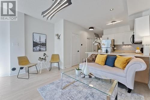 224 Wiltshire Avenue, Toronto, ON - Indoor Photo Showing Living Room