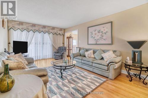 1662 Warren Drive, Mississauga, ON - Indoor Photo Showing Living Room