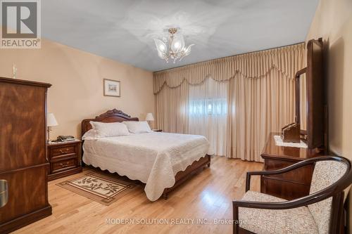 1662 Warren Drive, Mississauga, ON - Indoor Photo Showing Bedroom